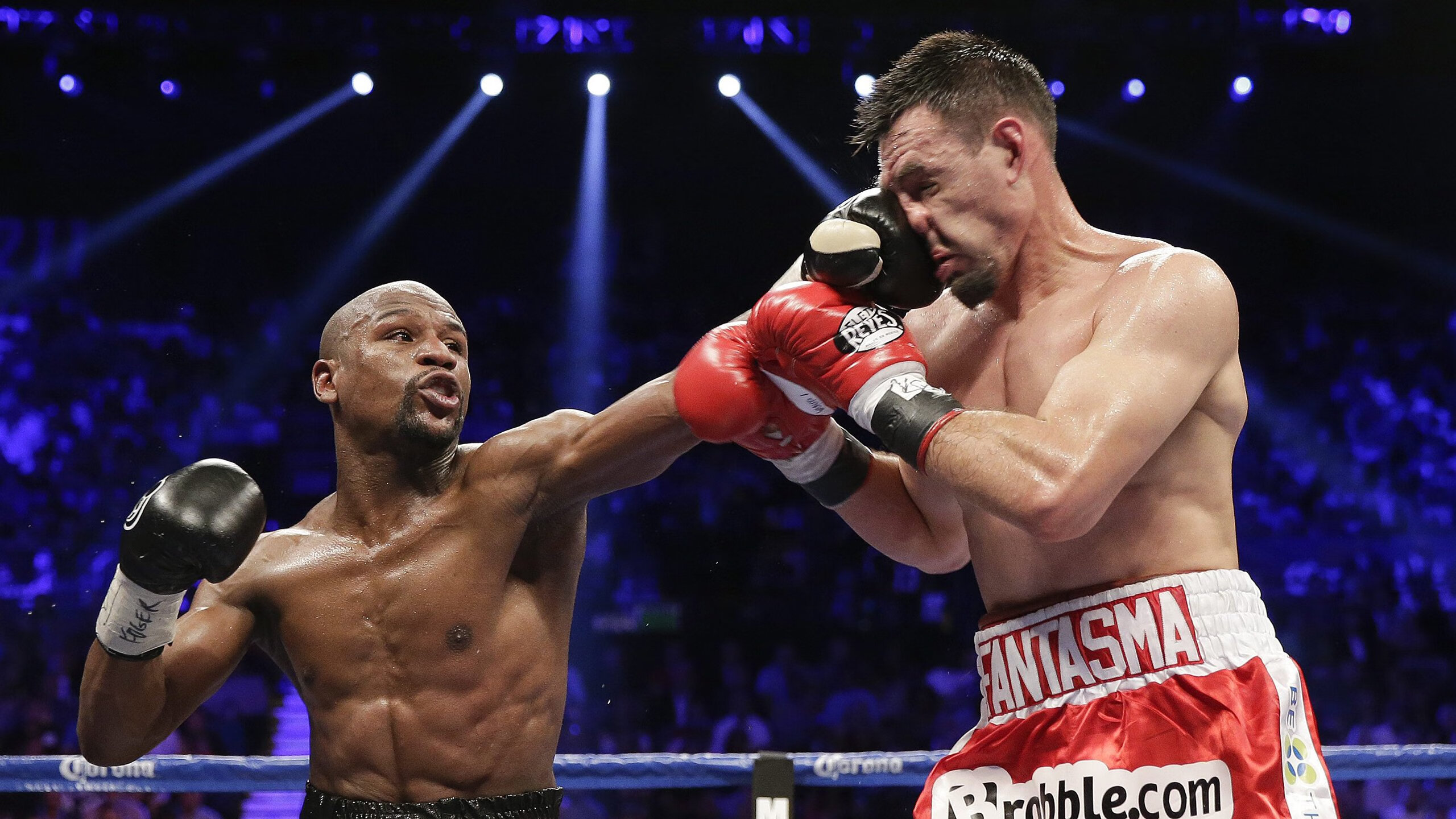 熊猫体育入口：欧冠巅峰对决，皇马3-1逆转利物浦，第15次捧起大耳朵杯