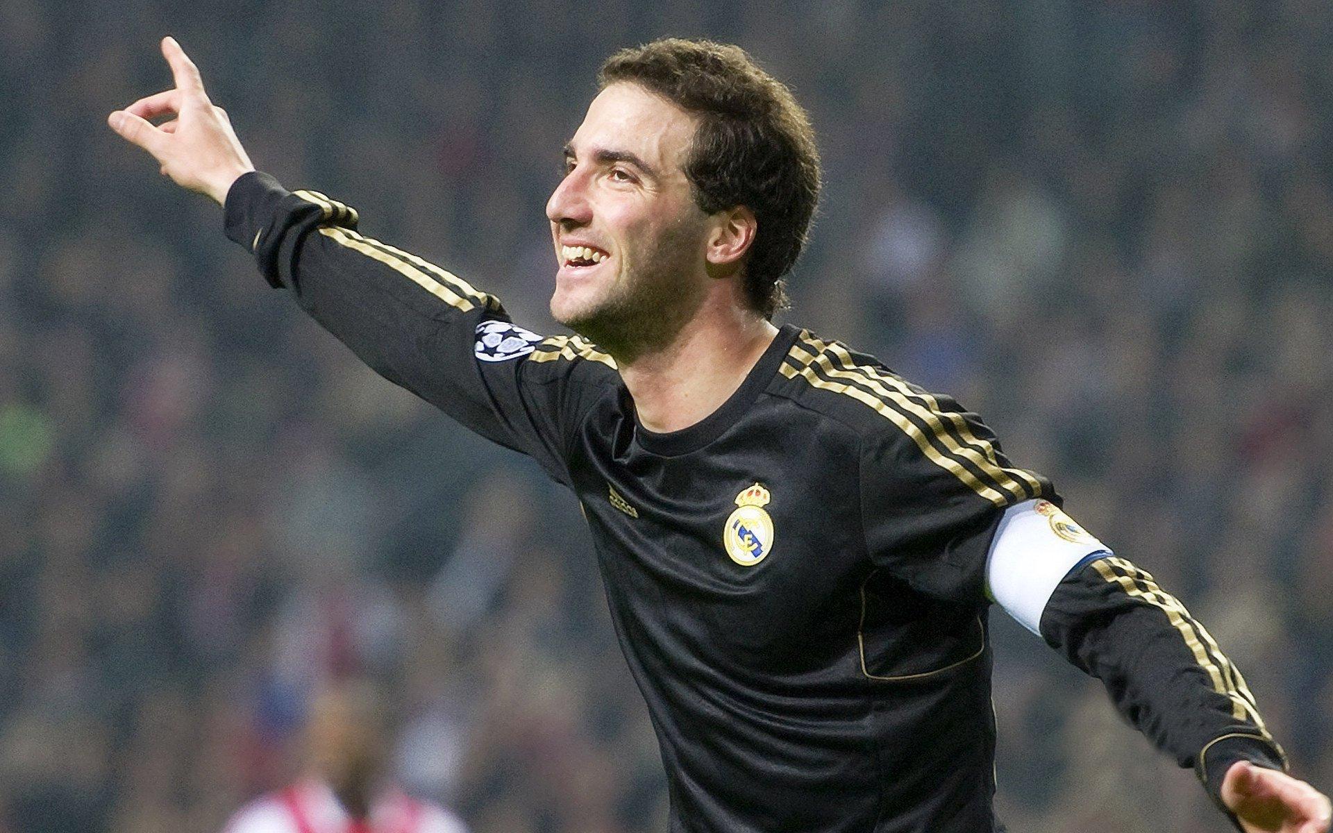 哈兰德梅开二度助曼城大胜 挪威神锋领跑英超射手榜